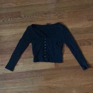 Black snap ribbed crop top